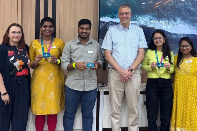 Karsten Lindhorst mit internationalen Pflegekräften und Partner:innen in Indien bei einem Rekrutierungstreffen.